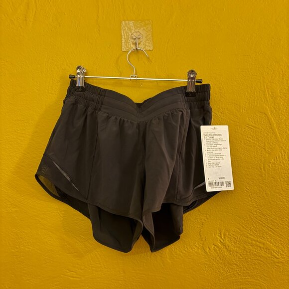 Lululemon Hotty Hot LR Short 2.5” Lined - Black - Size 8 - NWT (LW7ARKR) - Picture 4 of 4